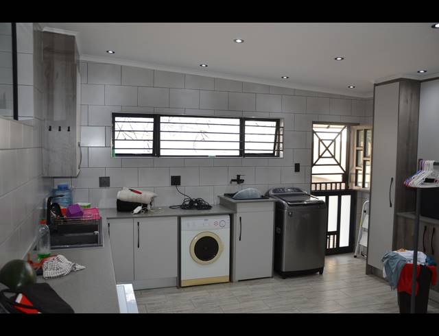 6 BEDROOM HOUSE FOR SALE IN DISCOVERY